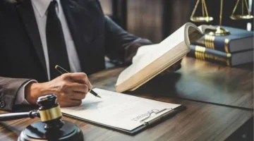 وظيفة مستشار قانوني براتب شهري يصل إلى 50000 درهم